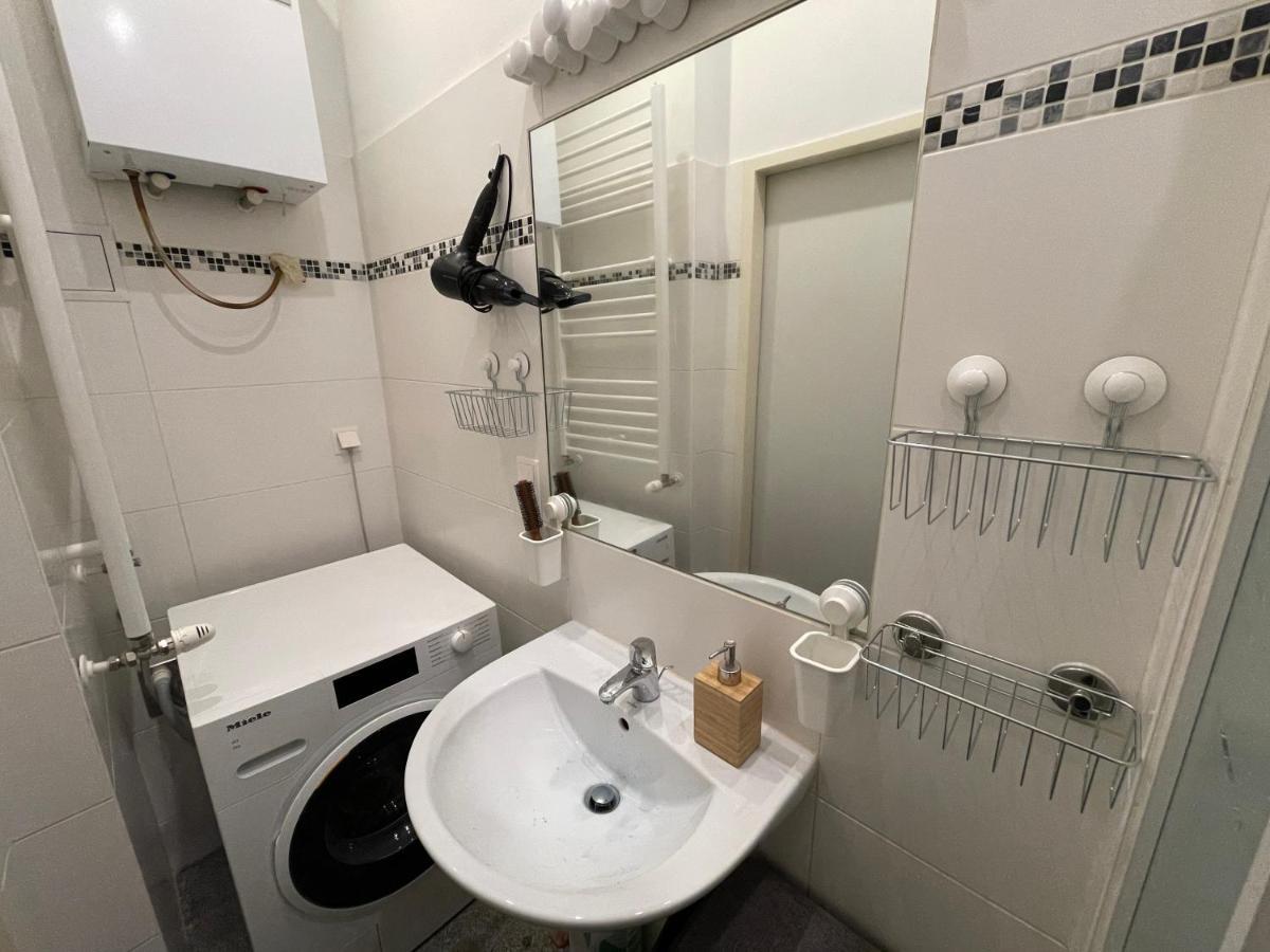 Апартаменти Central Sunny Flat With Free Parking Відень Екстер'єр фото